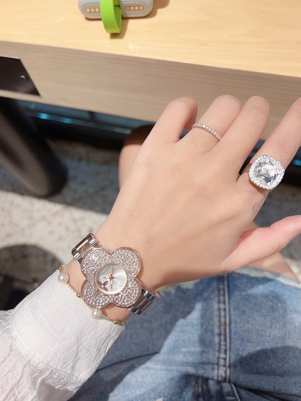 ブランド時計側面デザイン